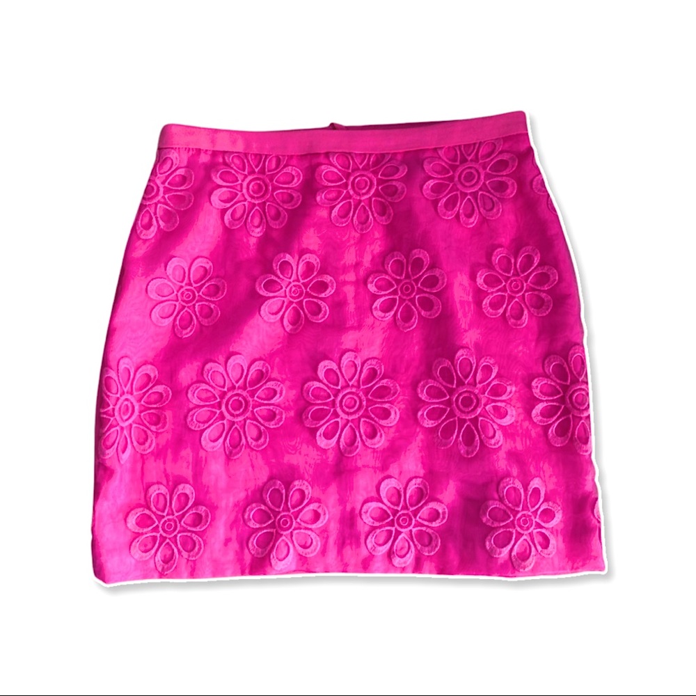 Embroidered pink daisy mini skirt.